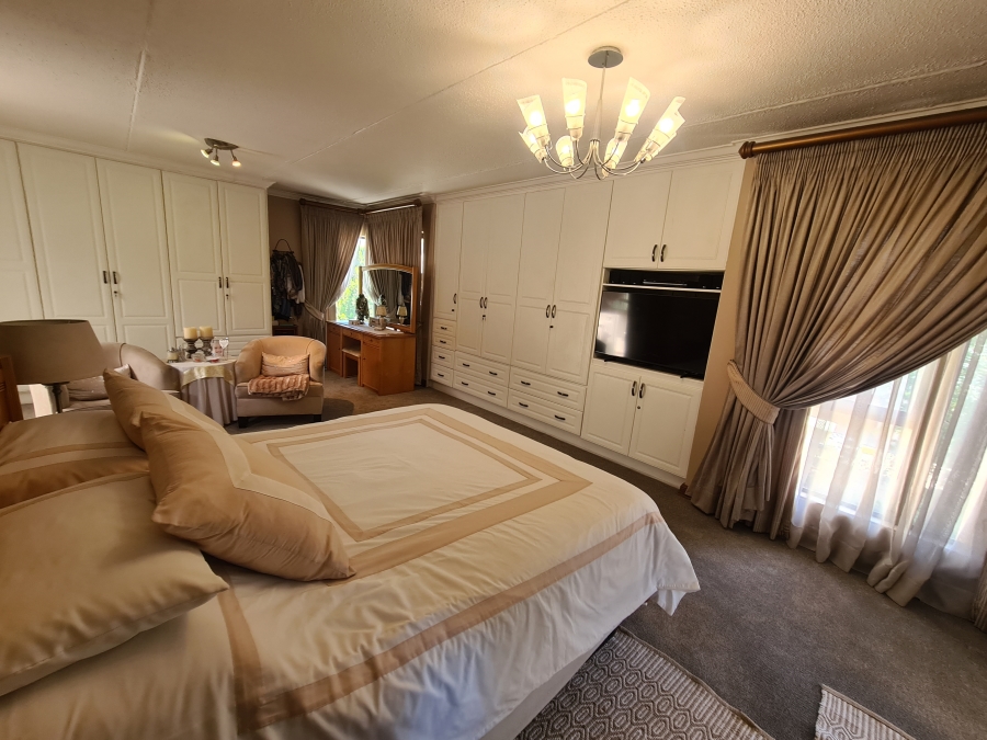 5 Bedroom Property for Sale in Maraldi Estate Free State